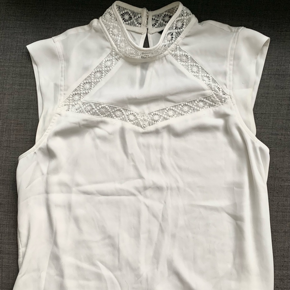 RW&Co White lace top 🤍